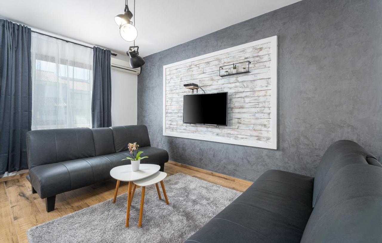 Ariana Apartment