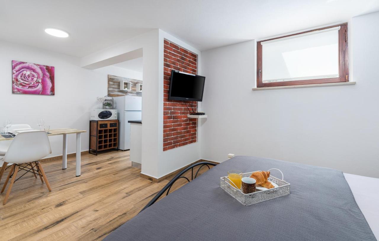 Apartman Ariana *